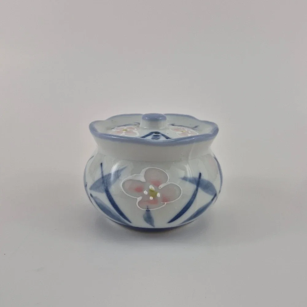 Vintage Blue White Floral Ceramic Potpourri Jar Scalloped Vented Lid 2.5 Inch